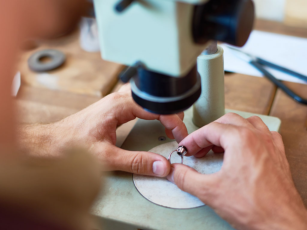 Come calcolare quanto valgono gli oggetti d’oro usato per venderli al Compro Oro di Milano che avete scelto?